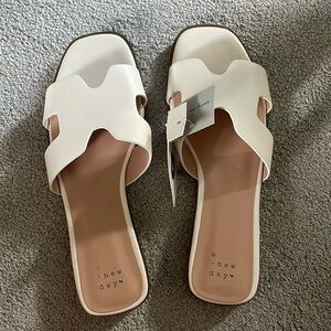 A New Day white slip on sandals size 6